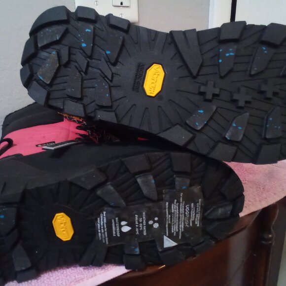 Ugh platform snow boots - Picture 3 of 5